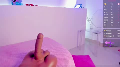 Roxanne Gomez online show from January 12, 6:05 pm