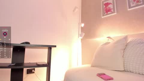 Roxanne Gomez online show from October 15, 12:38 pm