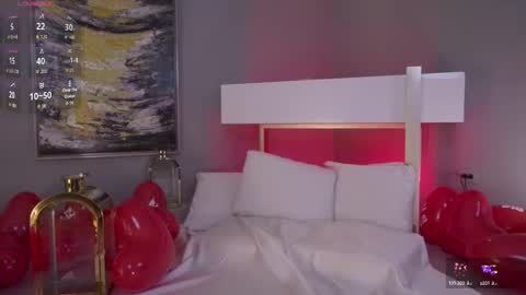 Roxanne Hill  online show from February 14, 3:47 pm