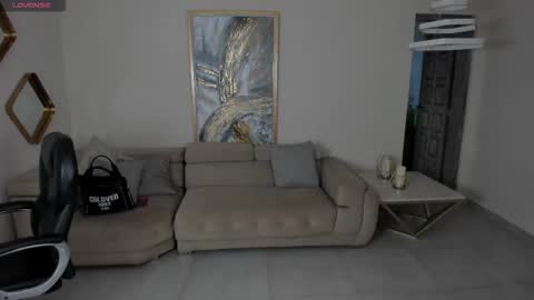 Roxanne Hill  online show from November 20, 11:54 am