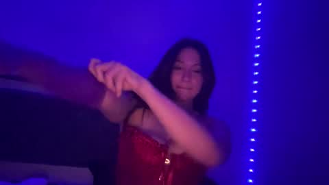 Snapshot of roxie_v chatting on November 2, 4:59 am Roxie online show from November 2, 4:59 am