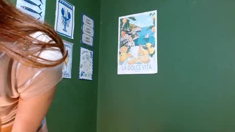 Snapshot of roxiehood chatting on October 20, 2:12 am Roxie online show from October 20, 2:12 am