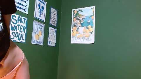 Snapshot of roxiehood chatting on October 24, 2:41 am Roxie online show from October 24, 2:41 am