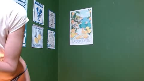 Snapshot of roxiehood chatting on October 27, 7:40 pm Roxie online show from October 27, 7:40 pm