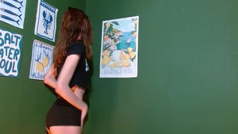 Snapshot of roxiehood chatting on November 10, 1:26 am Roxie online show from November 10, 1:26 am