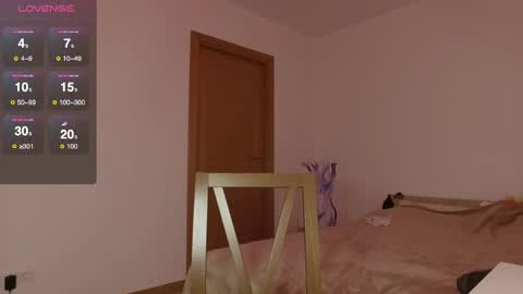 Snapshot of roxxxie_reid chatting on February 22, 11:24 pm Roxieex ABBY online show from February 22, 11:24 pm