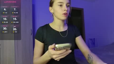 Snapshot of roxxxie_reid chatting on February 25, 9:57 pm Roxieex ABBY online show from February 25, 9:57 pm