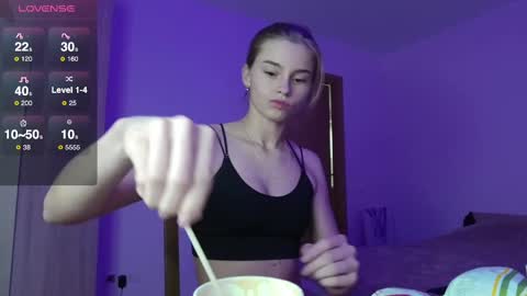 Snapshot of roxxxie_reid chatting on February 27, 11:37 pm Roxieex ABBY online show from February 27, 11:37 pm