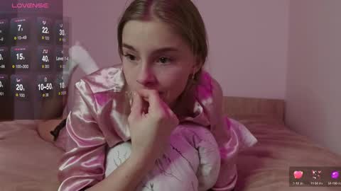 Snapshot of roxxxie_reid chatting on February 28, 11:56 pm Roxieex ABBY online show from February 28, 11:56 pm