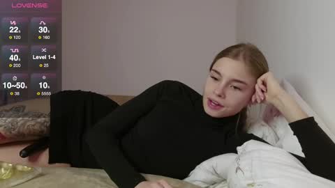 Snapshot of roxxxie_reid chatting on March 3, 1:10 am Roxieex ABBY online show from March 3, 1:10 am