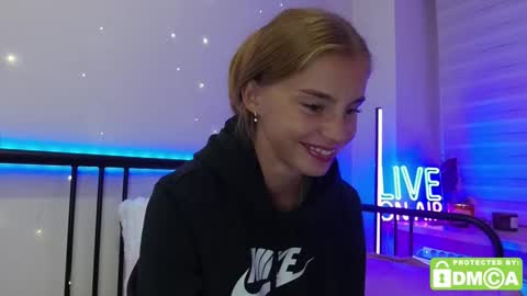 Snapshot of roxxxie_reid chatting on September 13, 9:47 pm Roxieex ABBY online show from September 13, 9:47 pm