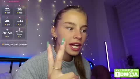 Snapshot of roxxxie_reid chatting on September 18, 9:39 pm Roxieex ABBY online show from September 18, 9:39 pm