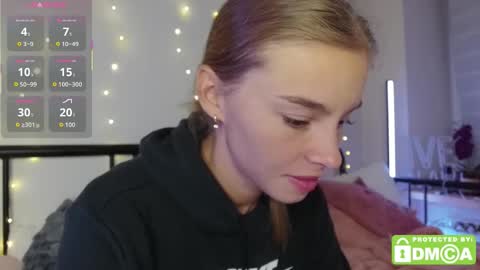 Snapshot of roxxxie_reid chatting on September 23, 9:40 pm Roxieex ABBY online show from September 23, 9:40 pm