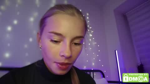 Snapshot of roxxxie_reid chatting on October 15, 8:09 pm Roxieex ABBY online show from October 15, 8:09 pm