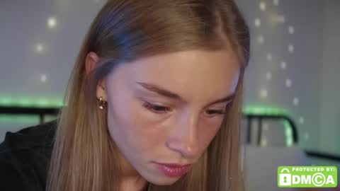 Snapshot of roxxxie_reid chatting on October 16, 8:32 pm Roxieex ABBY online show from October 16, 8:32 pm