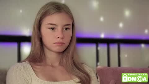 Snapshot of roxxxie_reid chatting on October 24, 8:27 pm Roxieex ABBY online show from October 24, 8:27 pm