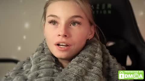 Snapshot of roxxxie_reid chatting on October 30, 8:42 pm Roxieex ABBY online show from October 30, 8:42 pm