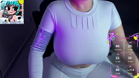 Snapshot of roxy_clark chatting on October 17, 9:34 am Annah online show from October 17, 9:34 am