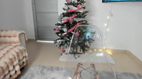 R O X Y  online show from December 8, 10:03 pm