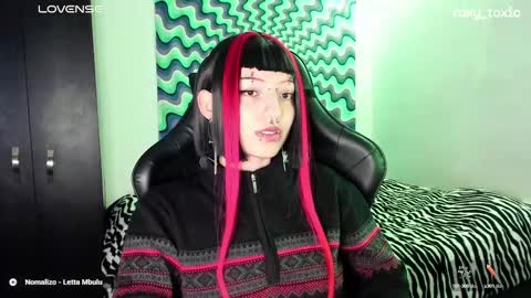 Roxy Independient model Help me to reach 50 thumbs up online show from March 7, 2:04 am