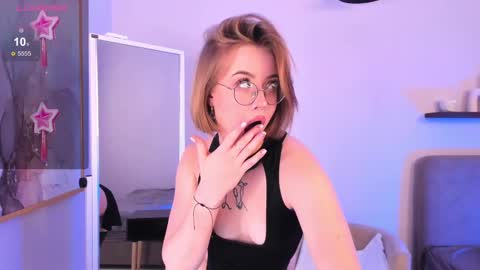 AnikaIm so hot that Ive already burned myself do you want me to set you on fire too  online show from February 10, 9:58 am