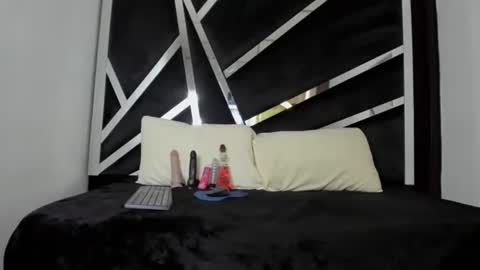 rubyxht online show from March 8, 3:56 pm