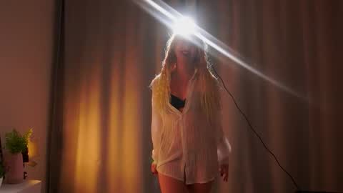 Mila online show from October 9, 3:10 pm