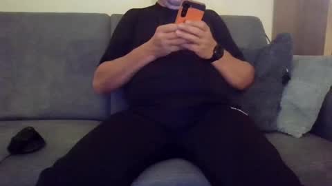 runner_1978 online show from December 11, 8:39 pm