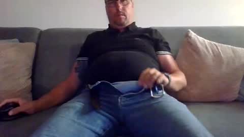 runner_1978 online show from September 9, 9:36 pm