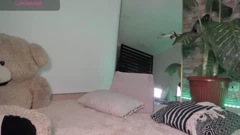 Lorenn online show from December 6, 12:45 am