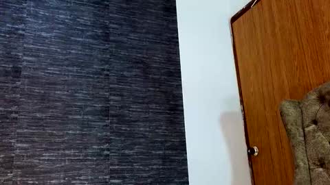  R U S S E L L  online show from December 19, 3:29 am