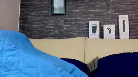  R U S S E L L  online show from February 26, 5:39 pm