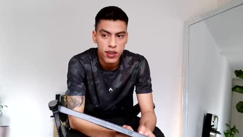  R U S S E L L  online show from October 12, 9:14 pm