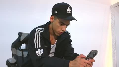  R U S S E L L  online show from November 11, 1:16 am