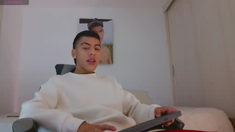  R U S S E L L  online show from December 3, 9:29 am