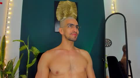 Snapshot of ryan_doyle chatting on September 23, 1:03 pm Ryan independent model online show from September 23, 1:03 pm