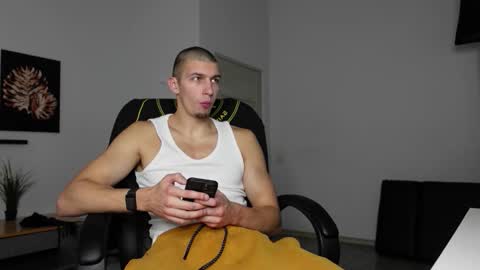 RYAN DOZER online show from October 25, 7:49 am