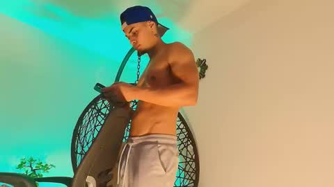 Ryan online show from October 25, 3:36 am