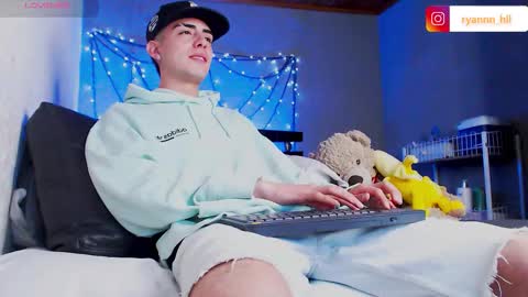 Ryannhill  online show from November 7, 4:45 am