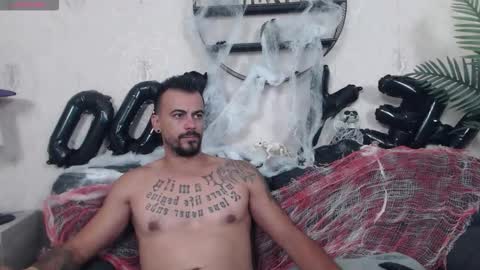 Snapshot of ryanvibe chatting on October 18, 11:33 am Ryan online show from October 18, 11:33 am