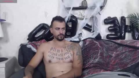 Snapshot of ryanvibe chatting on October 21, 11:33 am Ryan online show from October 21, 11:33 am