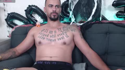 Snapshot of ryanvibe chatting on October 31, 2:40 pm Ryan online show from October 31, 2:40 pm