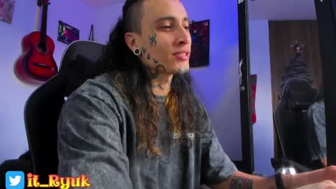 leopmonk help me reach 100 thumbs up online show from December 31, 2:58 pm