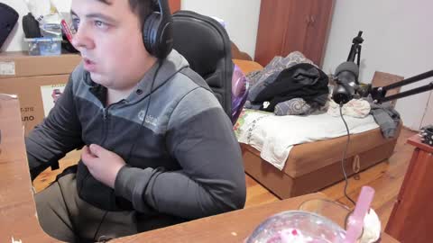 1141323  my Lord Mister Max   moms treasure online show from December 17, 5:58 pm