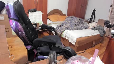 1141323  my Lord Mister Max   moms treasure online show from December 18, 7:52 pm