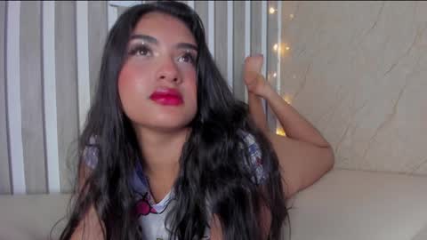 Snapshot of sabrinahims_ chatting on December 14, 12:33 am mariana online show from December 14, 12:33 am