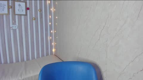 Snapshot of sabrinahims_ chatting on December 19, 8:55 pm mariana online show from December 19, 8:55 pm