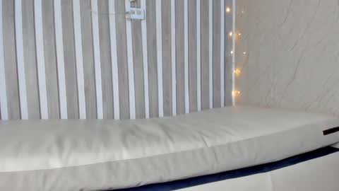 Snapshot of sabrinahims_ chatting on December 27, 9:54 pm mariana online show from December 27, 9:54 pm