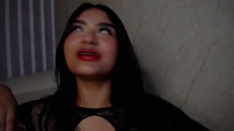 Snapshot of sabrinahims_ chatting on January 21, 9:25 pm mariana online show from January 21, 9:25 pm