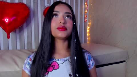 Snapshot of sabrinahims_ chatting on February 3, 11:26 pm mariana online show from February 3, 11:26 pm